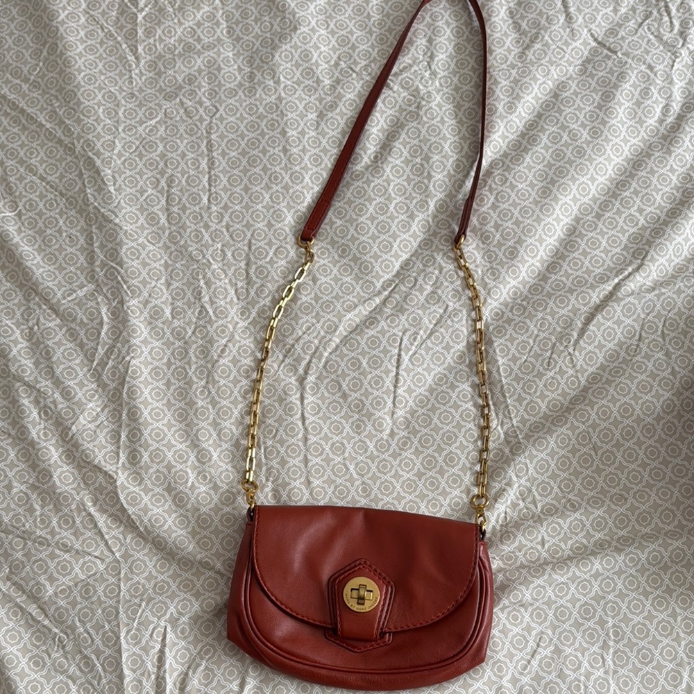 Marc Jacobs Classic Brown Leather Shoulder Bag with Chain Strap